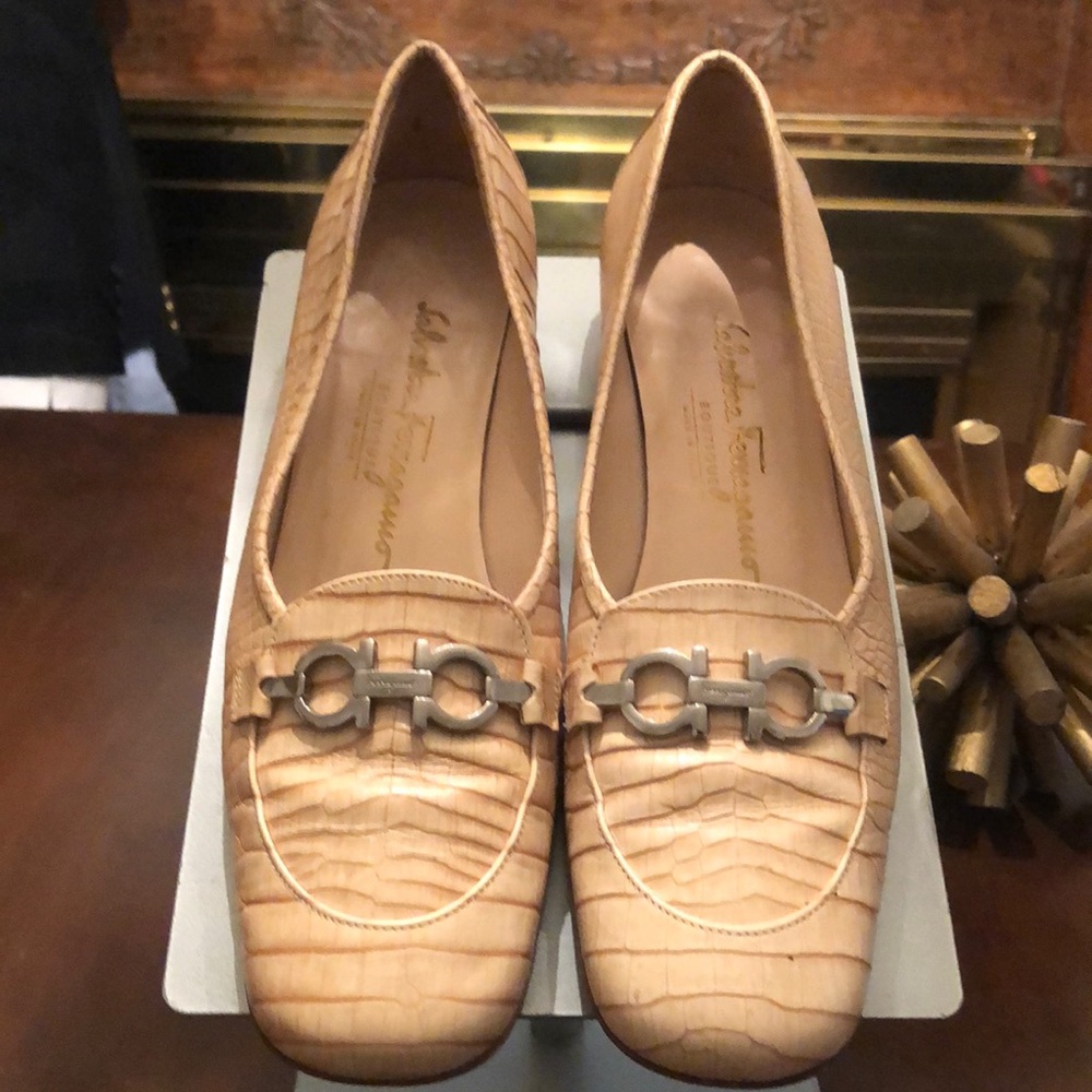 Preloved croc cream Salvatore ferragamo 8